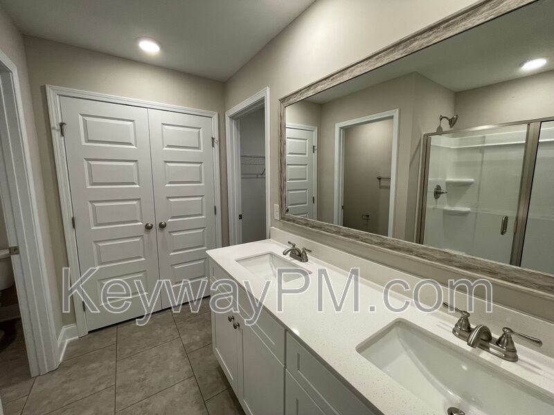 3089 Venetian Drive- Village Square property image