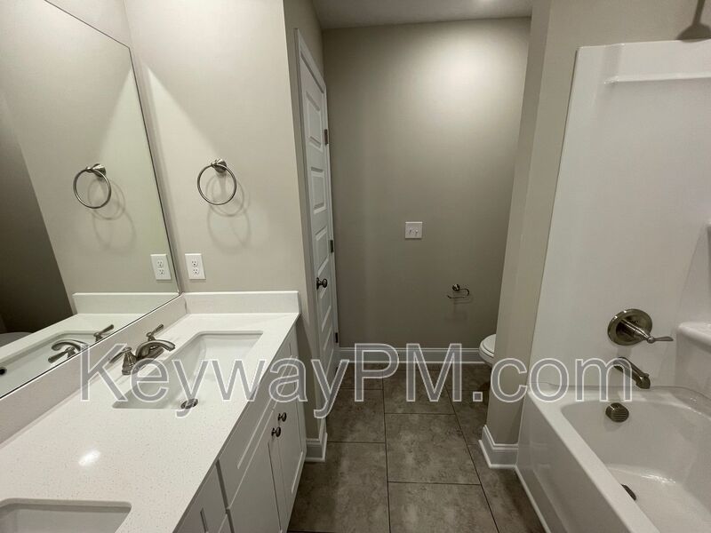 3089 Venetian Drive- Village Square property image