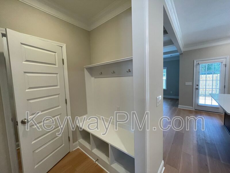 3099 Venetian Drive- Village Square property image
