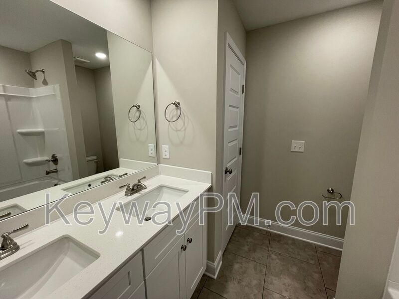 3099 Venetian Drive- Village Square property image