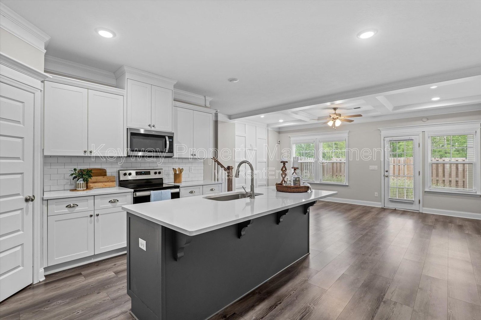 1043 Linsmore Ave- Canterbury Farms property image