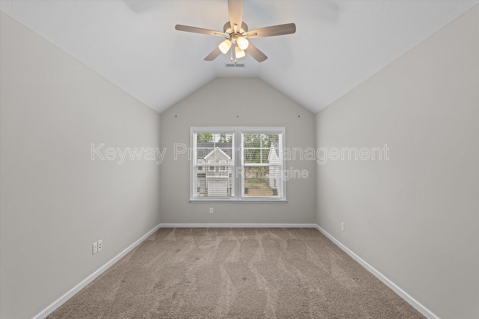 1043 Linsmore Ave- Canterbury Farms property image