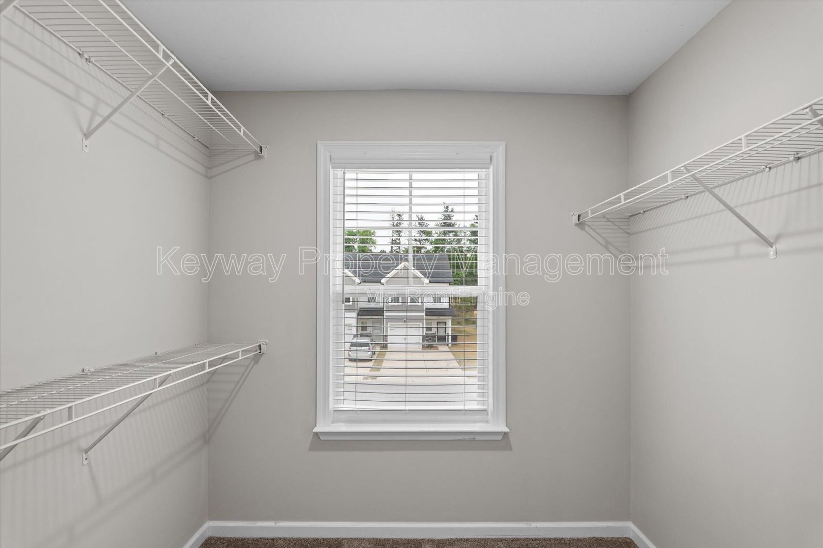 1043 Linsmore Ave- Canterbury Farms property image
