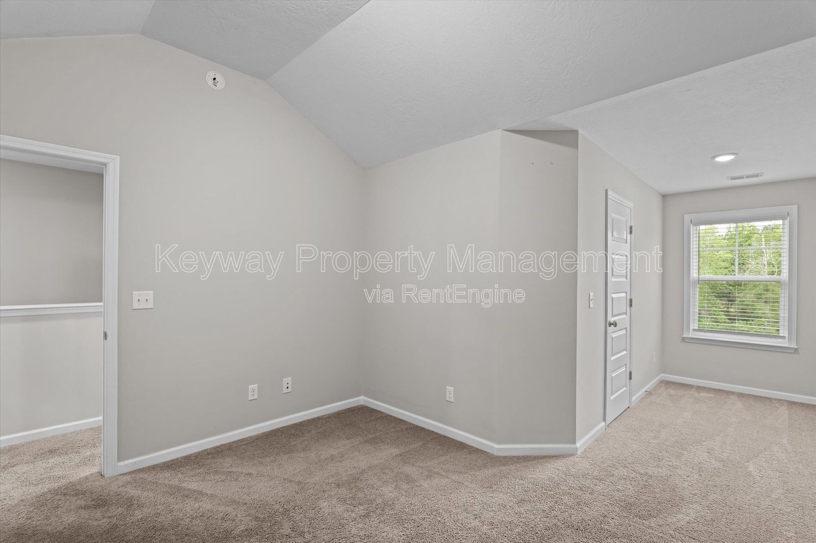 1043 Linsmore Ave- Canterbury Farms property image