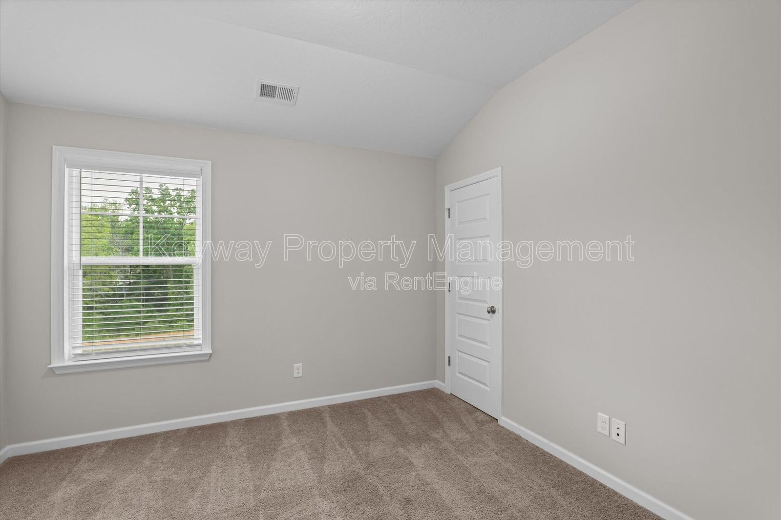 1043 Linsmore Ave- Canterbury Farms property image