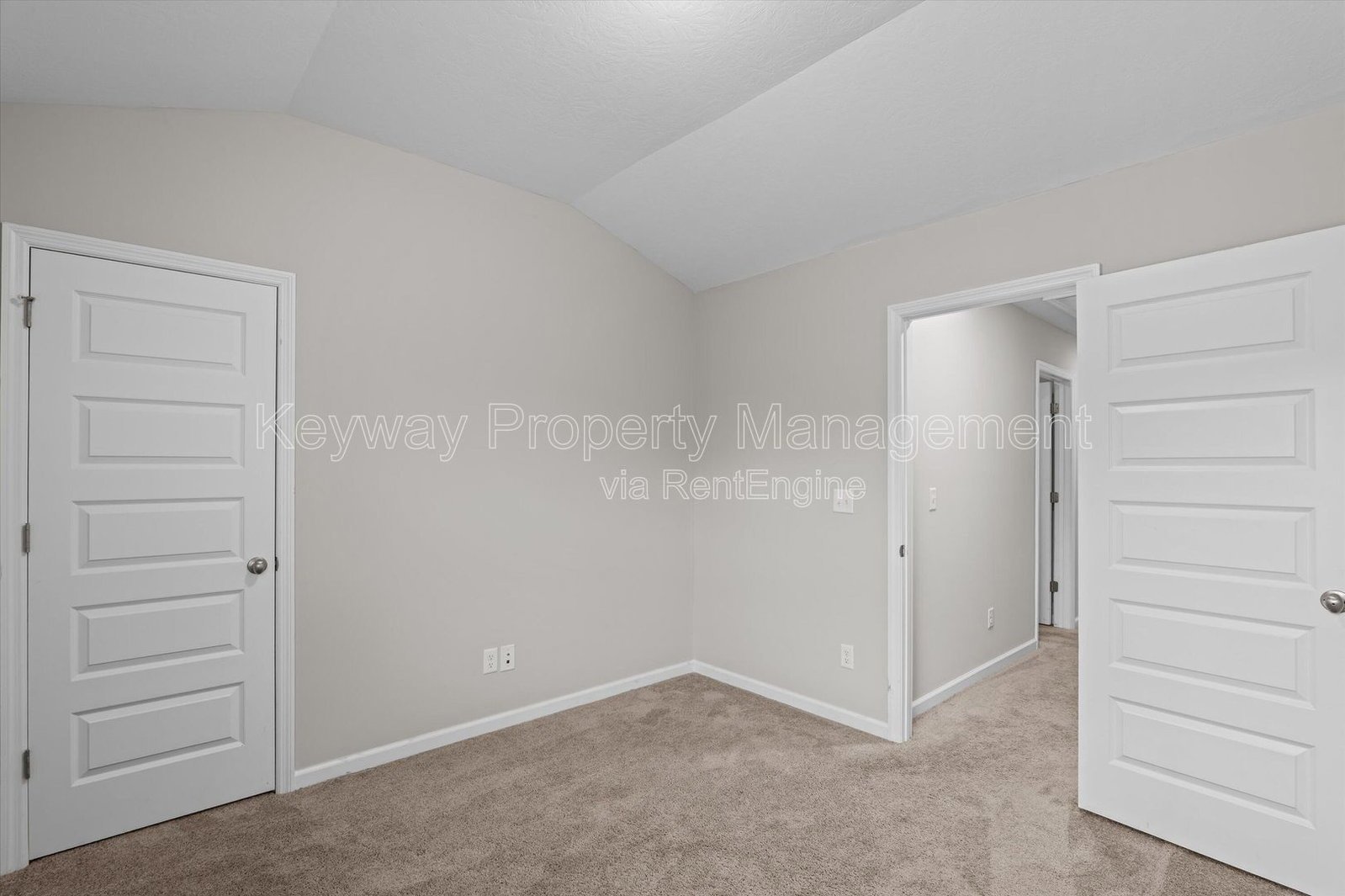 1043 Linsmore Ave- Canterbury Farms property image