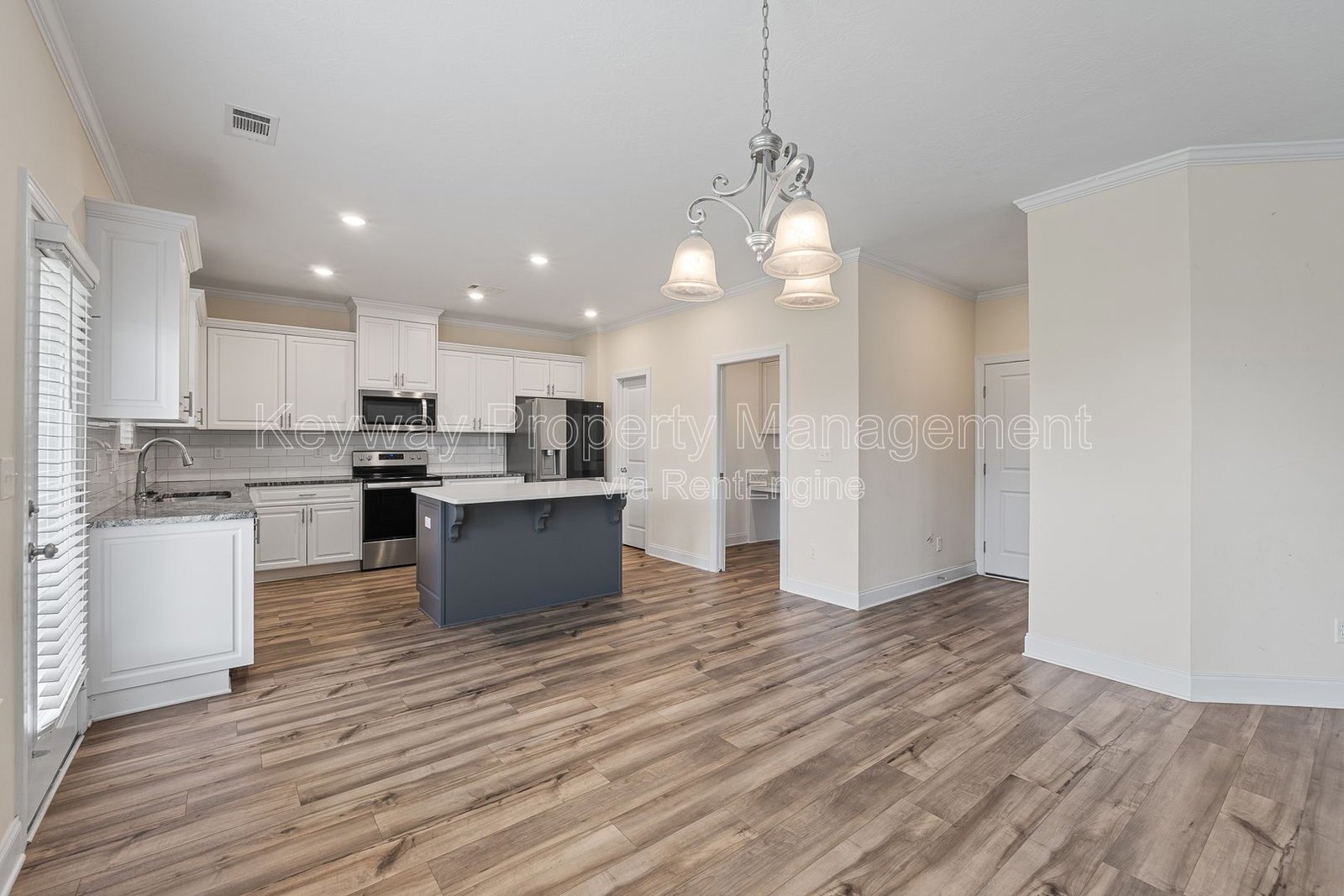 585 Hampton Drive-Windsor property image