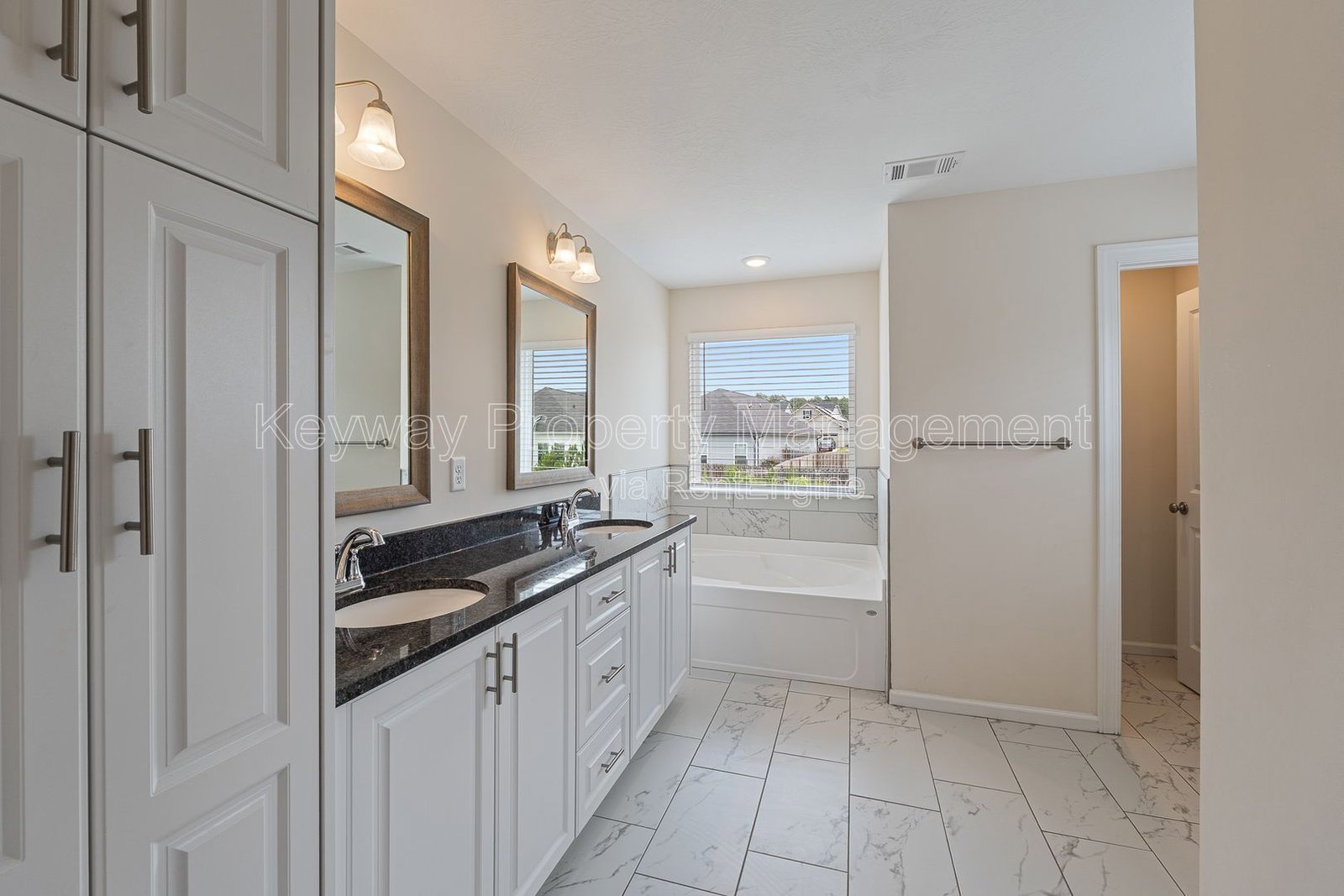 585 Hampton Drive-Windsor property image