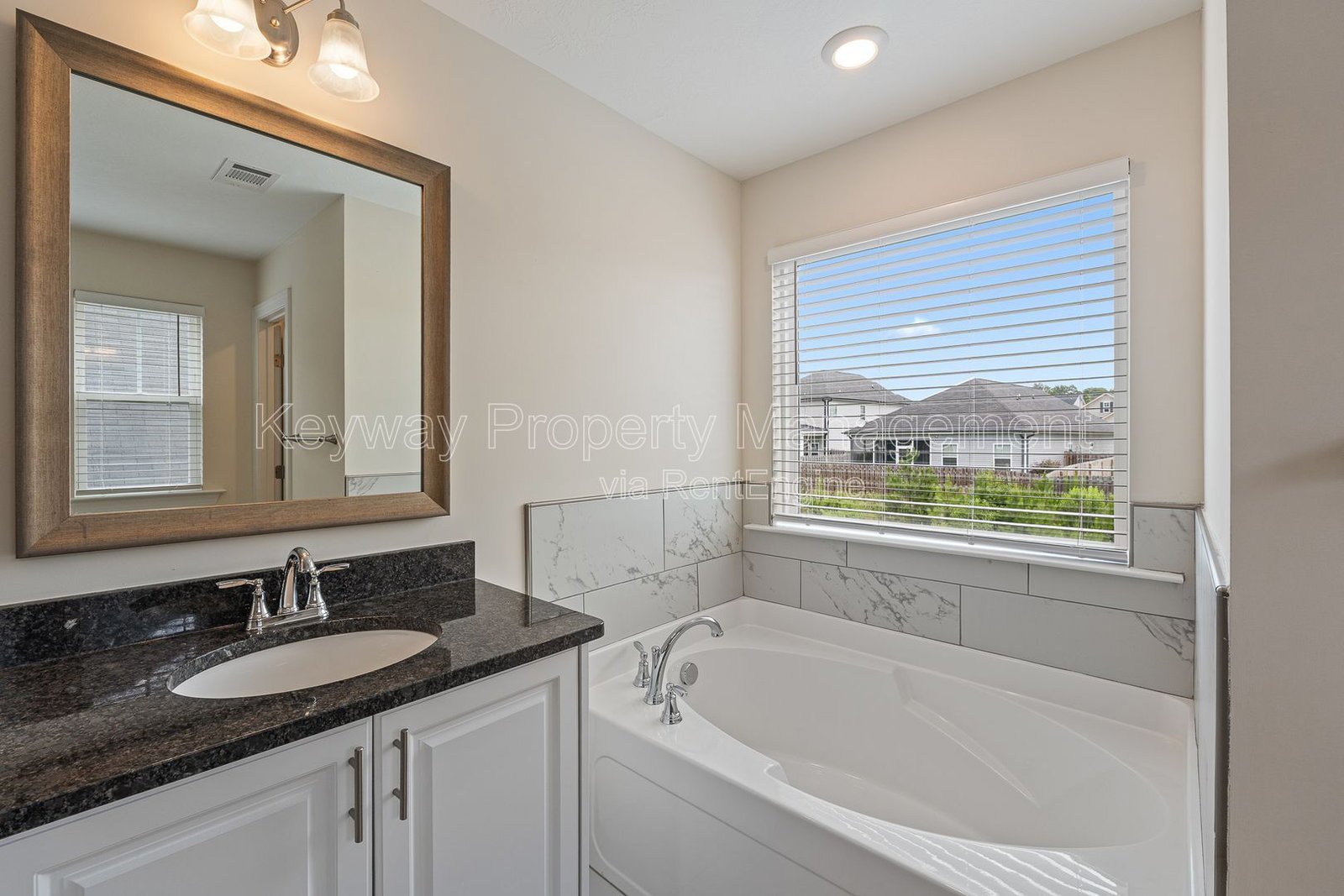 585 Hampton Drive-Windsor property image