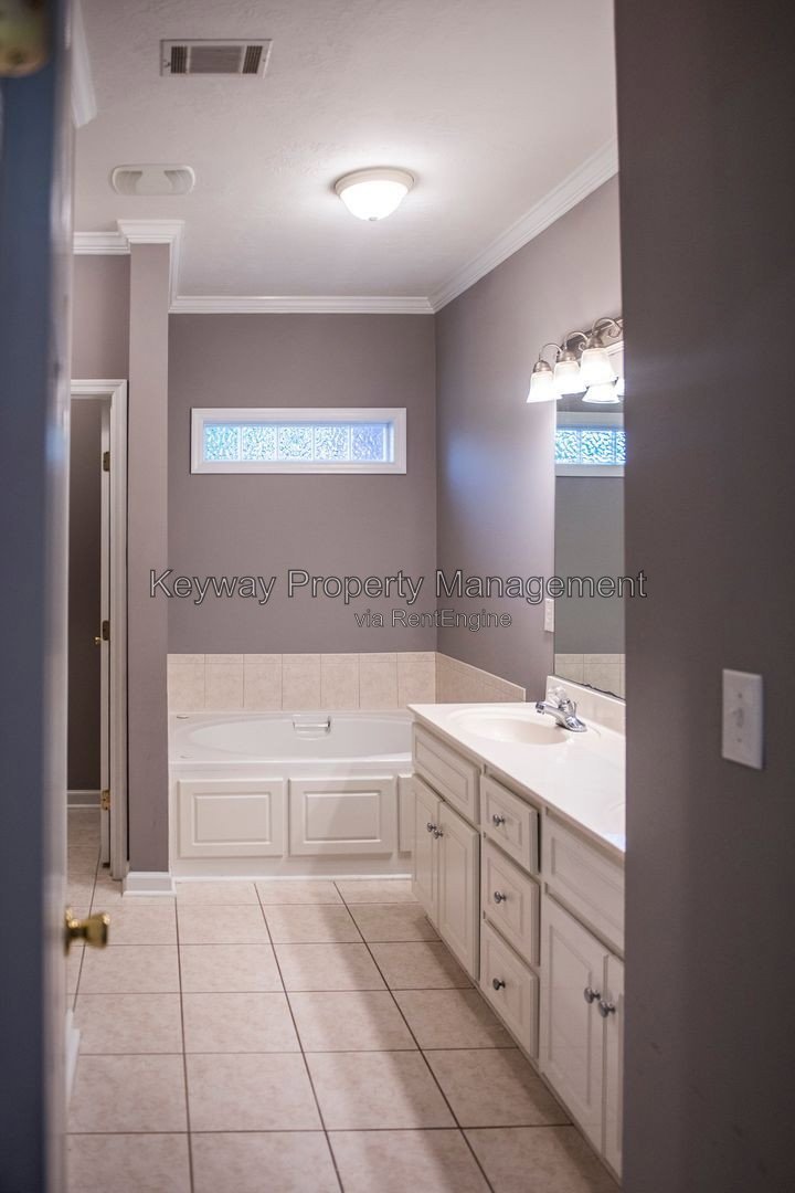 242 Stonington Drive - Heritage Hills property image