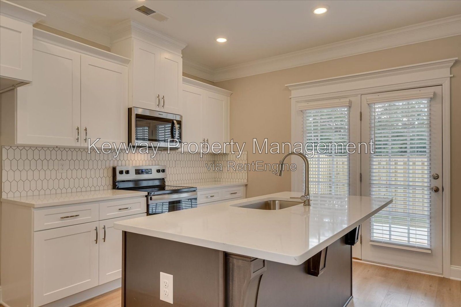 3199 Venetian Drive - Village Square property image
