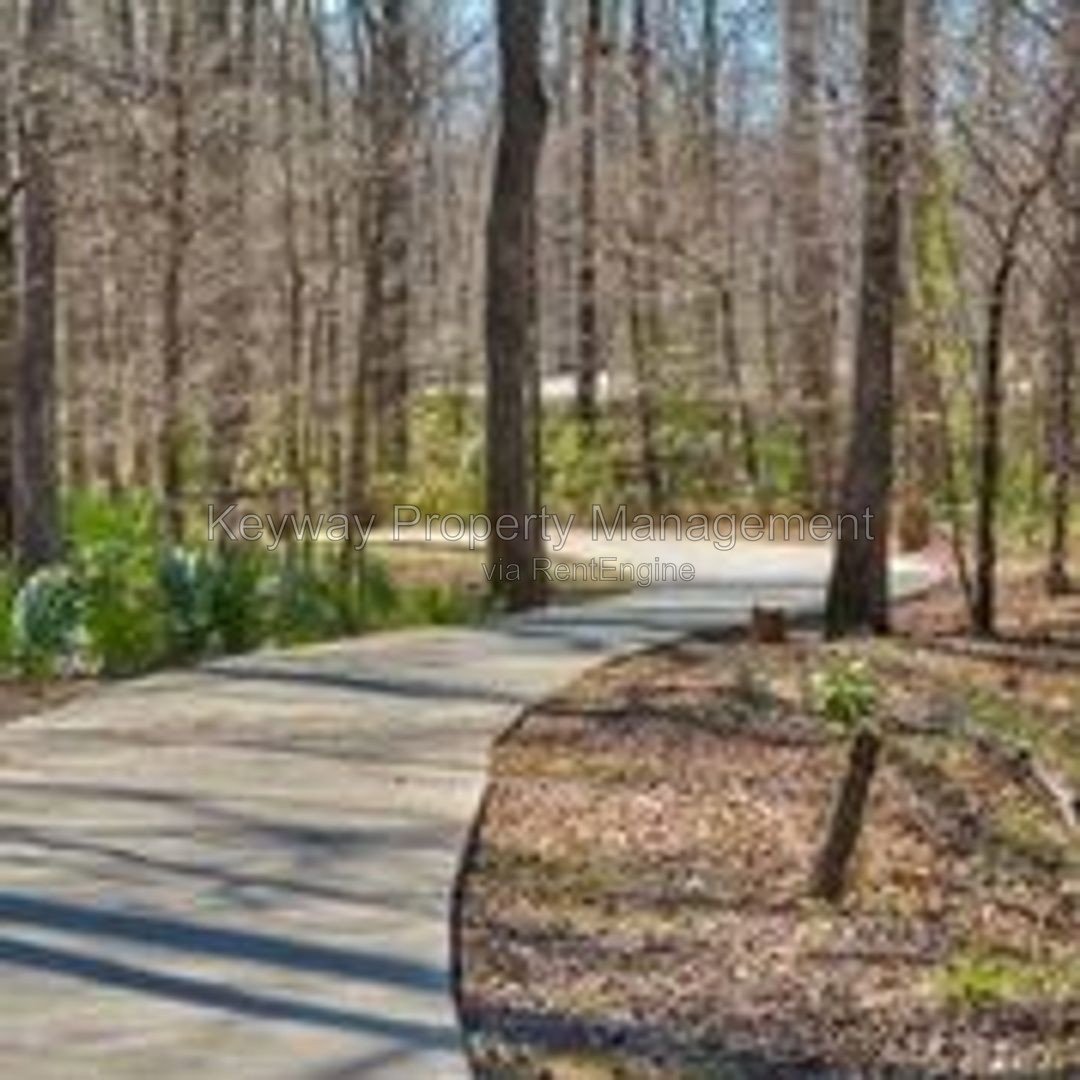 216 Linsmore Lane-Canterbury Farms property image
