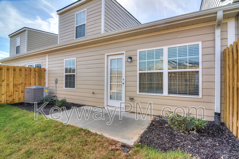 1011 Coveside Trail - Lakeview Commons property image