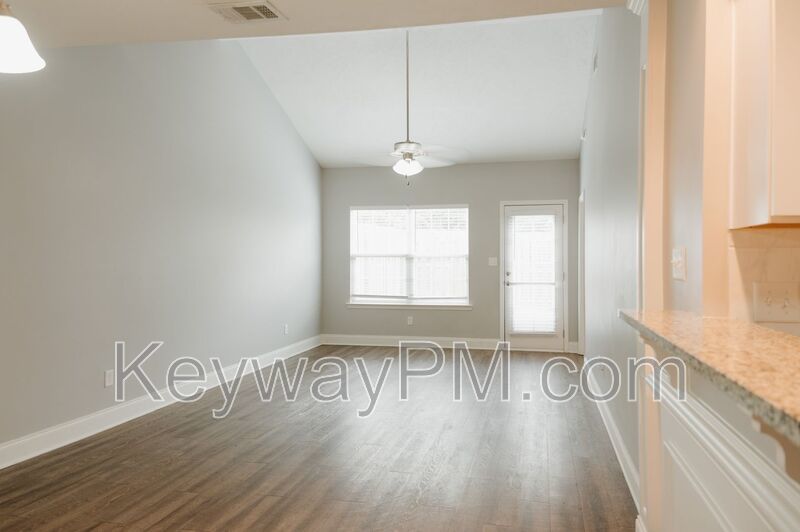 1011 Coveside Trail - Lakeview Commons property image