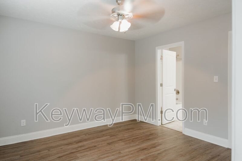 1011 Coveside Trail - Lakeview Commons property image