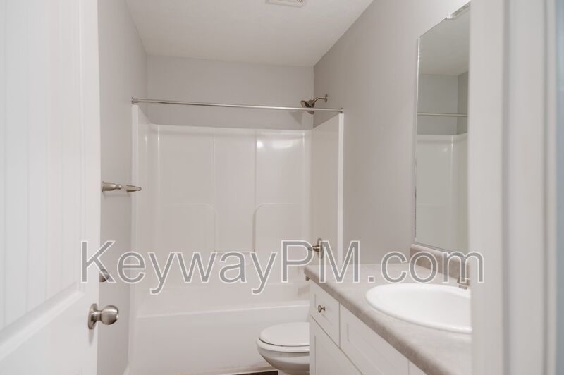 1011 Coveside Trail - Lakeview Commons property image