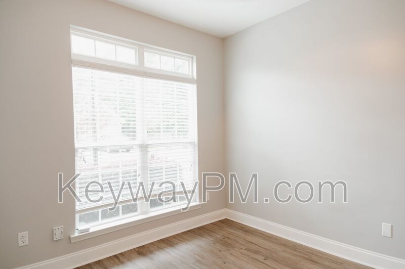 1011 Coveside Trail - Lakeview Commons property image