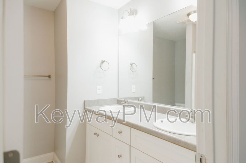 1011 Coveside Trail - Lakeview Commons property image