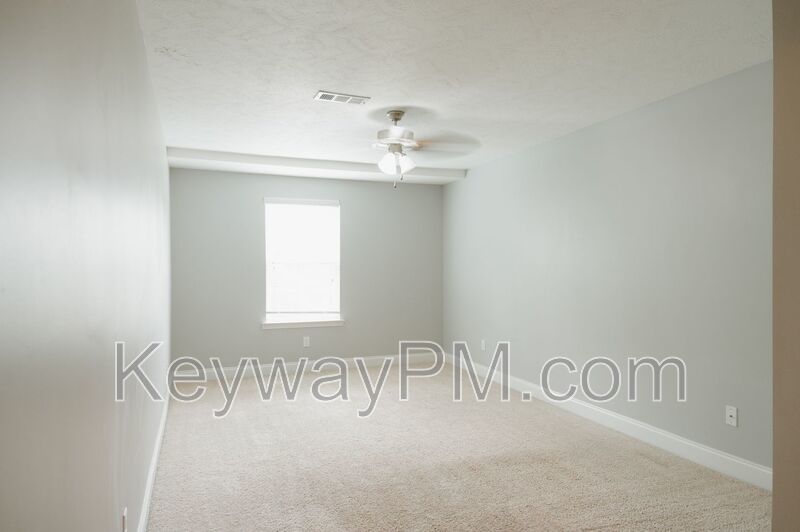 1011 Coveside Trail - Lakeview Commons property image